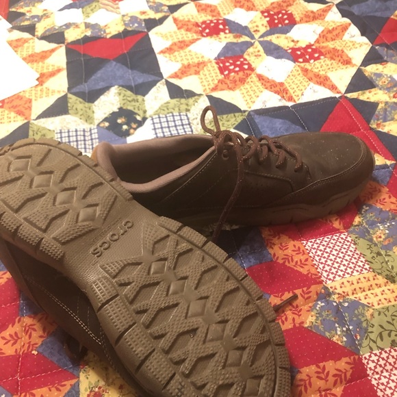 HOLD FOR SHAUNDYAS Men’s crocs - Picture 2 of 2